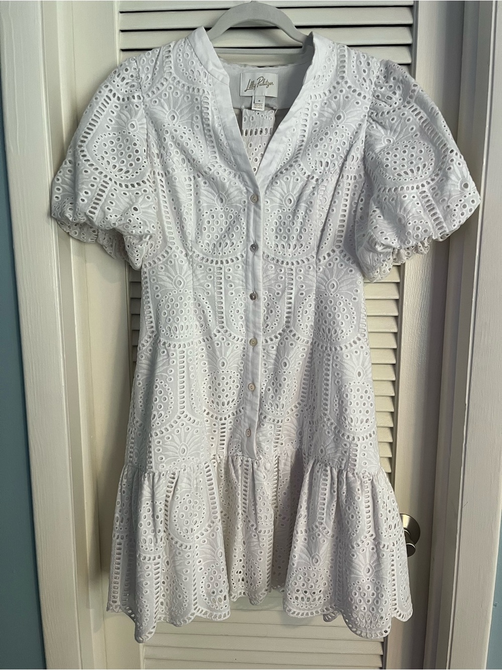 Lilly Pulitzer Xylia Dress in Resort White Pineapple Tile Eyelet, size 6 - Picture 1 of 6